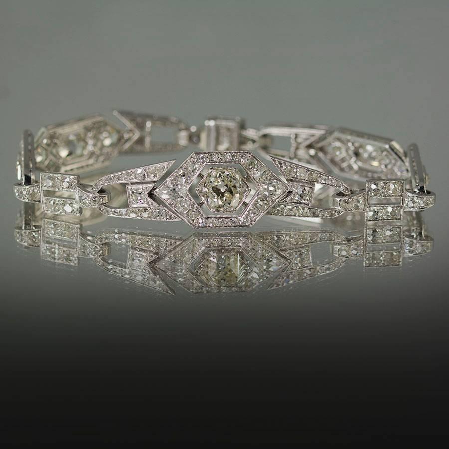 Art Deco Diamond Platinum Bracelet In Excellent Condition For Sale In Sarasota, FL
