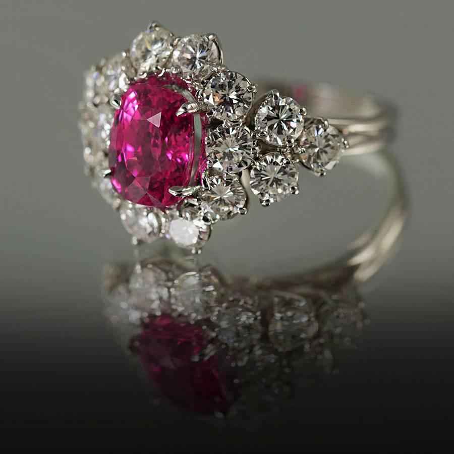 Women's or Men's Unheated GIA Cert 3.24 Carats Pink Sapphire Diamond Gold Ring For Sale