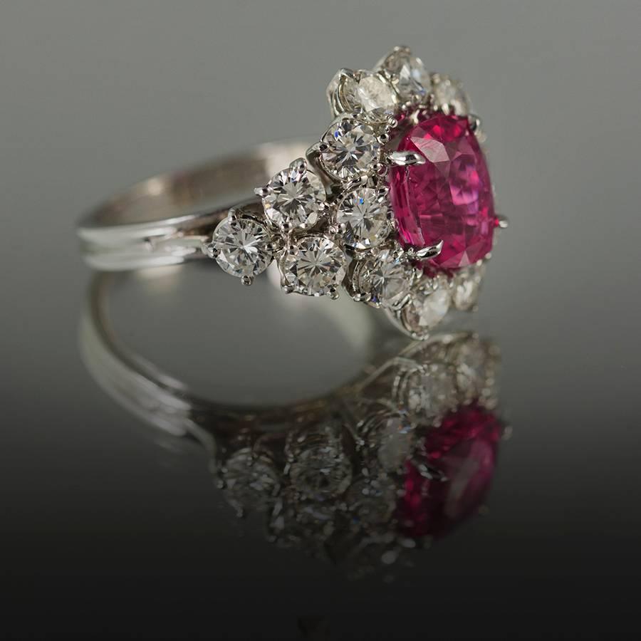 Unheated GIA Cert 3.24 Carats Pink Sapphire Diamond Gold Ring In Excellent Condition For Sale In Sarasota, FL