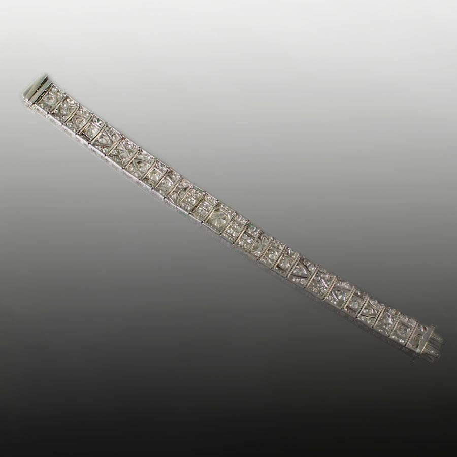 1930s Art Deco Diamond Platinum Bracelet  In Excellent Condition For Sale In Sarasota, FL
