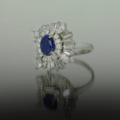 Anello in platino con diamante e zaffiro di Ceylon blu reale