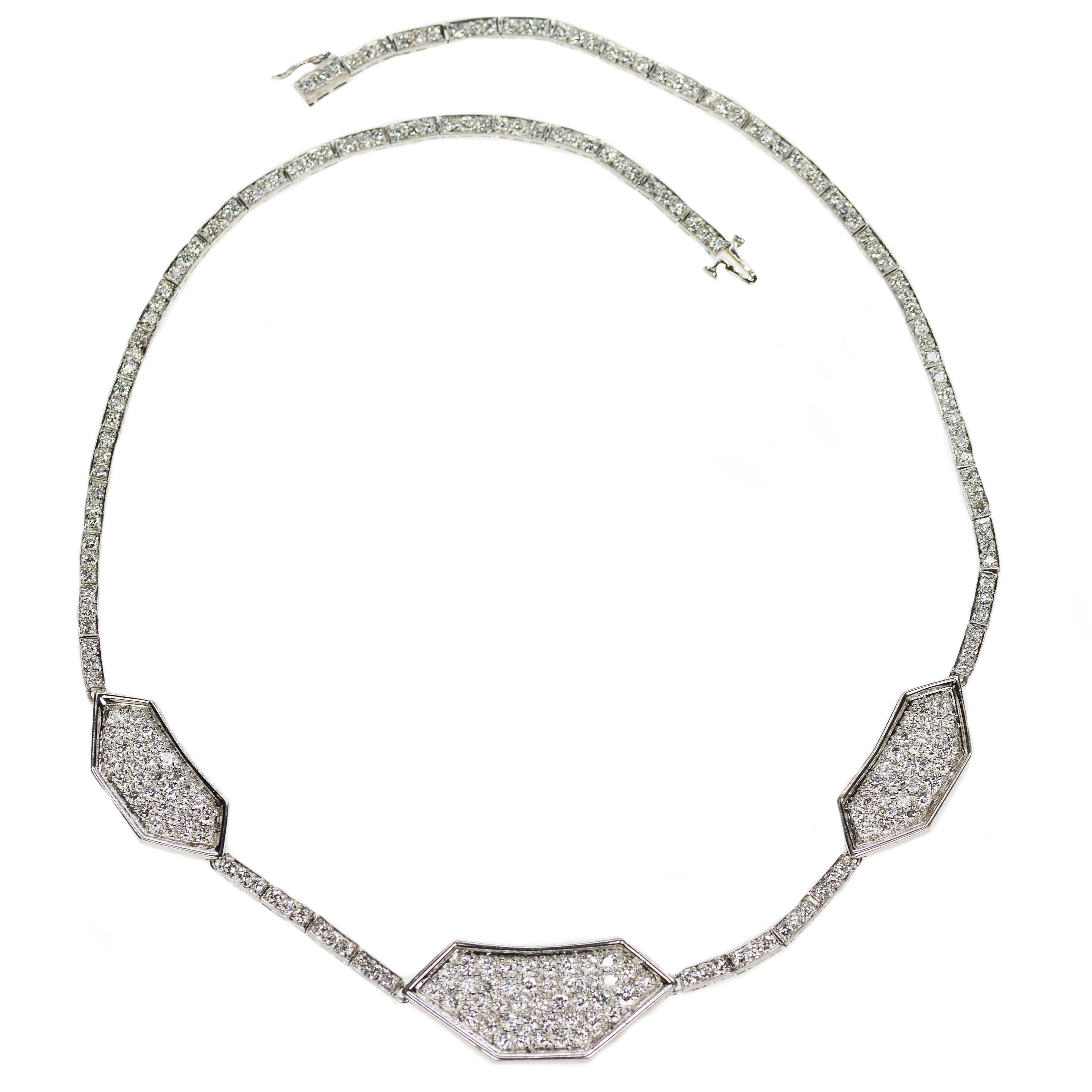 Diamond Gold Medallion Necklace For Sale at 1stDibs