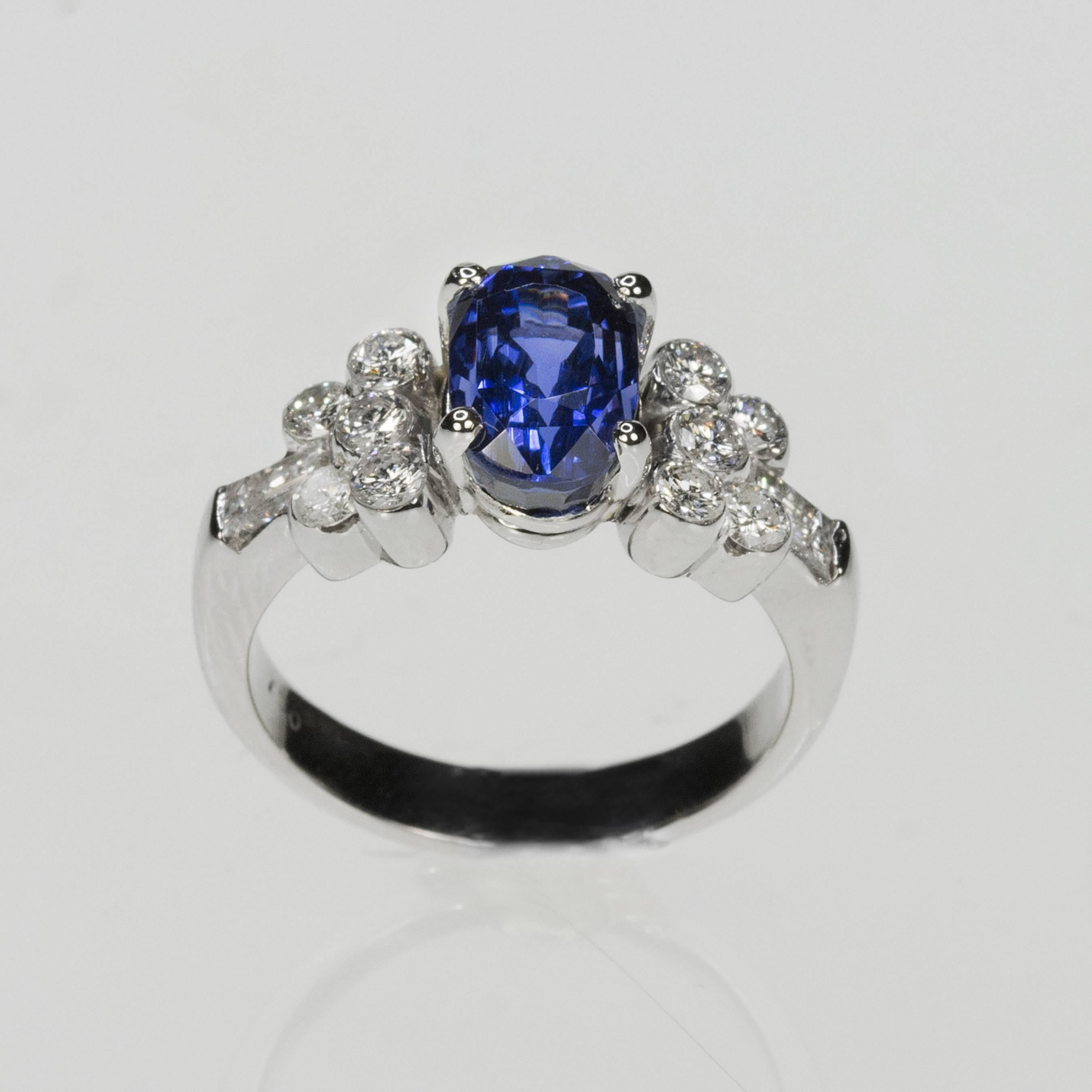 18 Karat Ceylon Sapphire Ring In Excellent Condition For Sale In Sarasota, FL