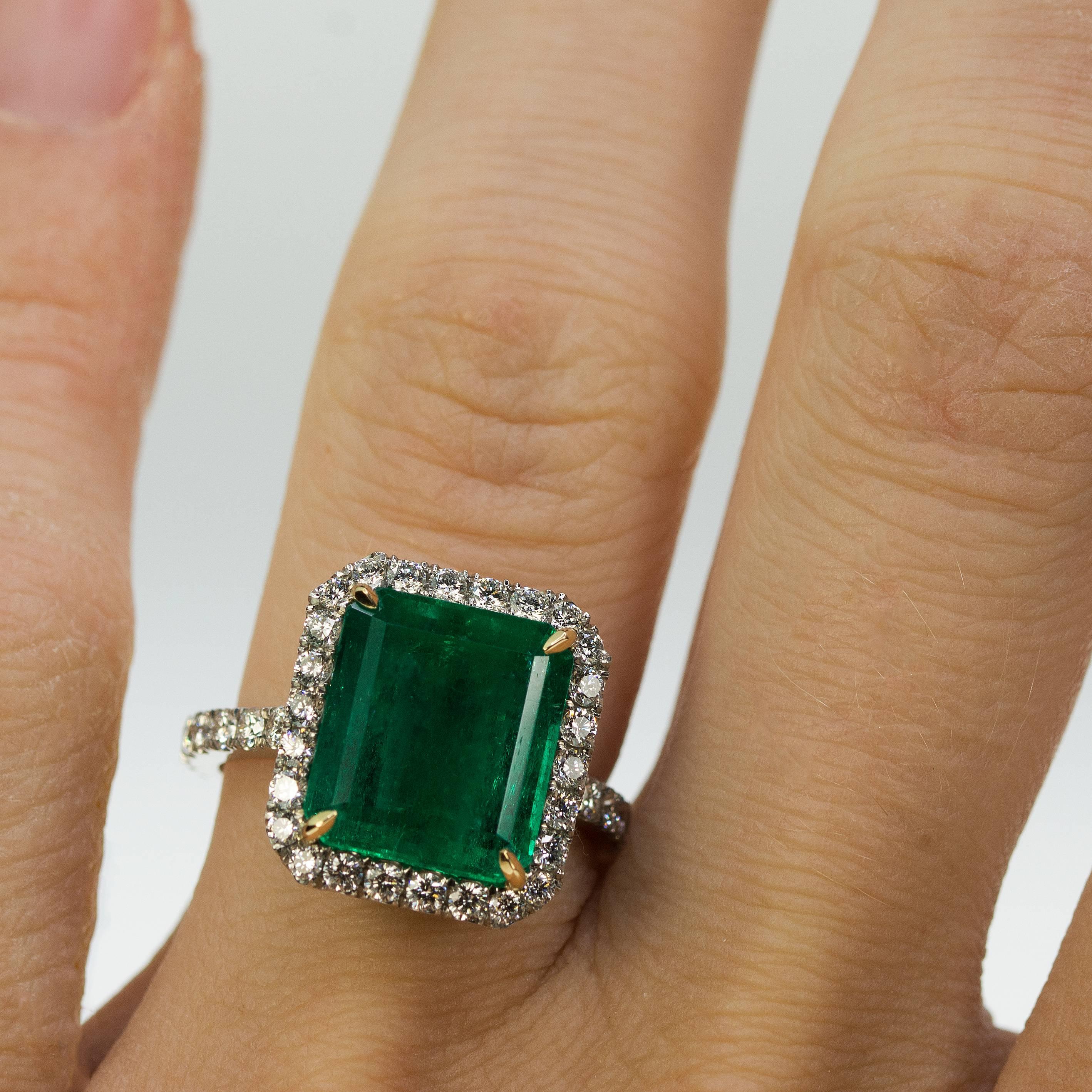 Women's or Men's AGL Certified Colombian Emerald Gold Ring