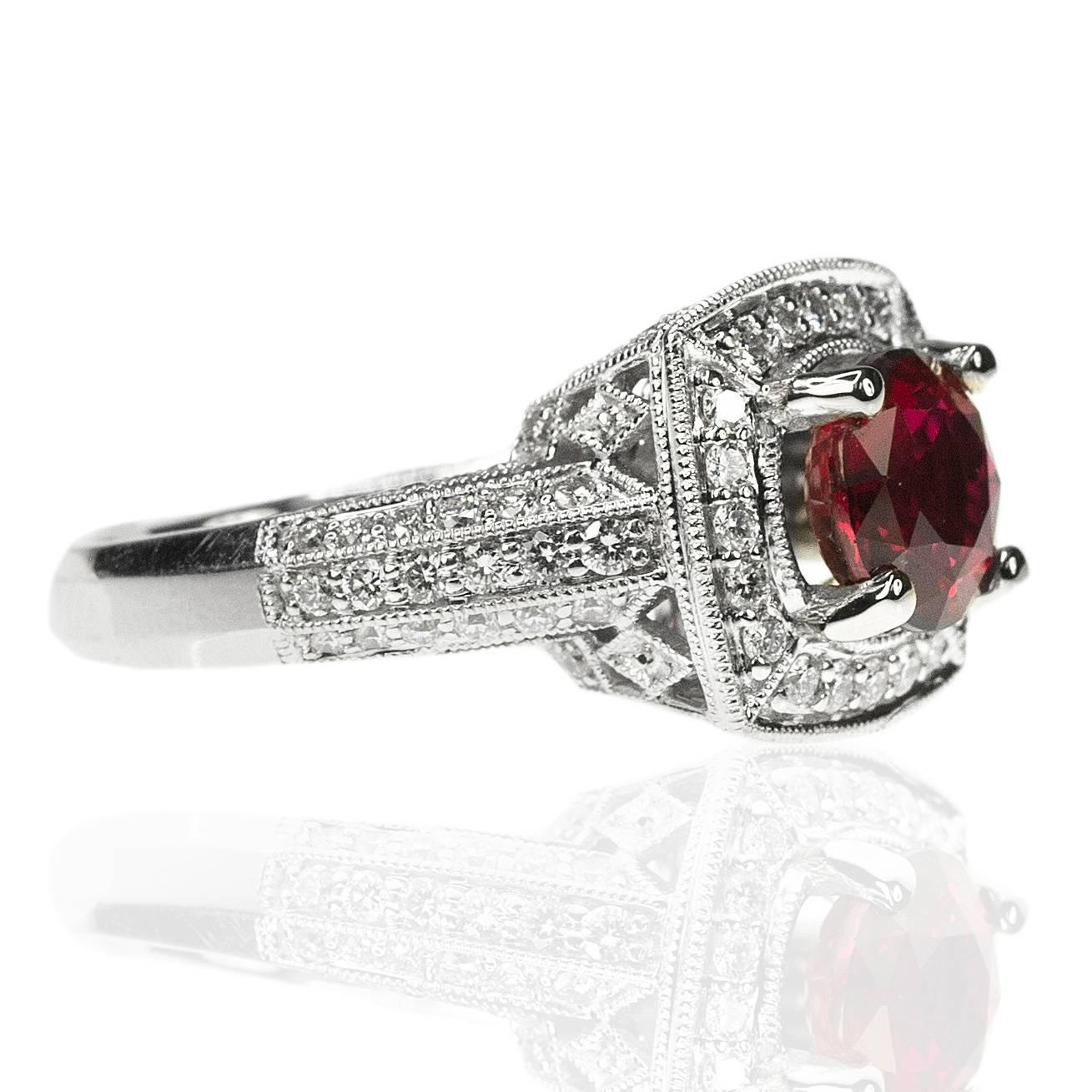 Bague en rubis couleur sang de pigeon, sans chaleur Excellent état - En vente à Sarasota, FL