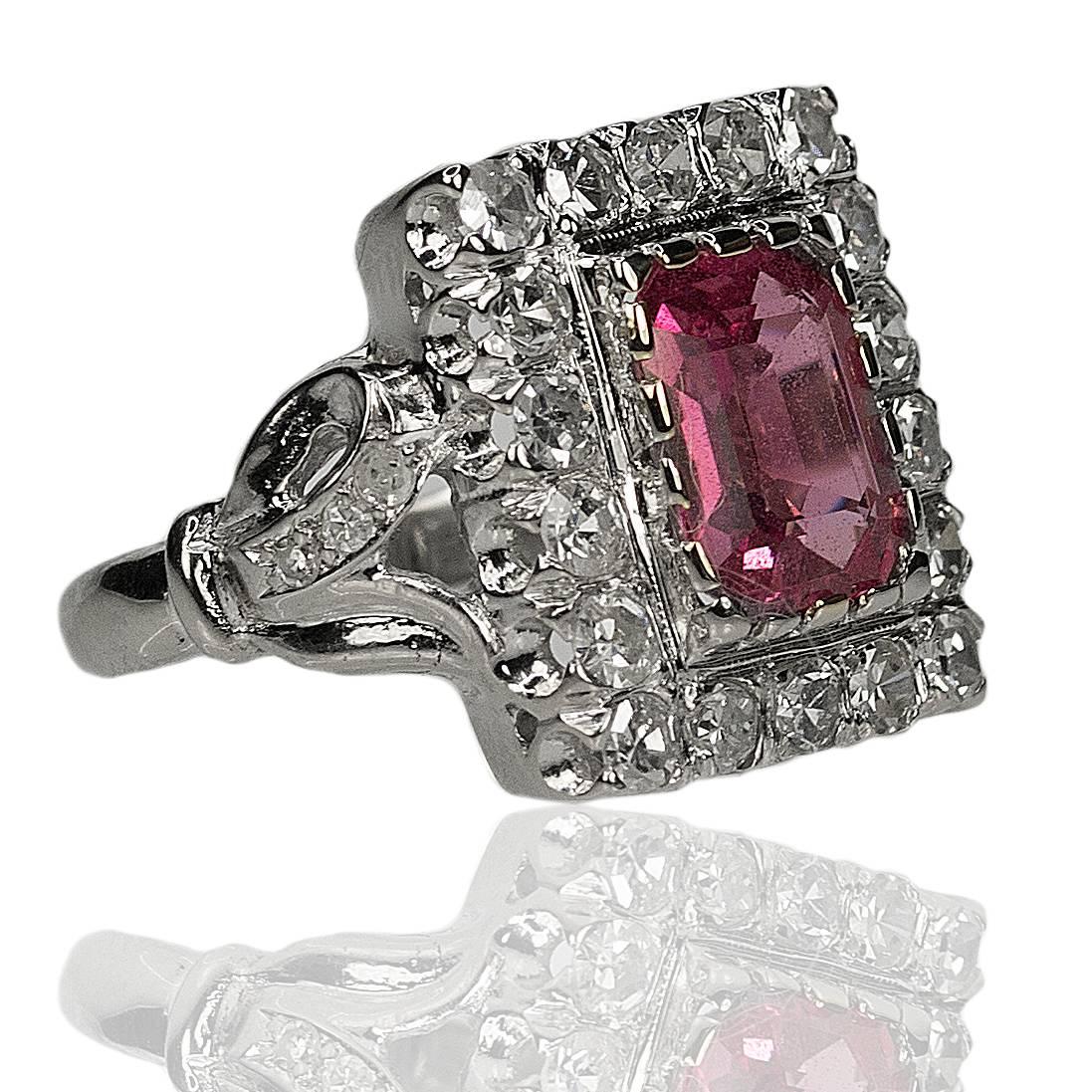 AGL Certified 2.56 Carat Pink Sapphire Ring In Good Condition For Sale In Sarasota, FL