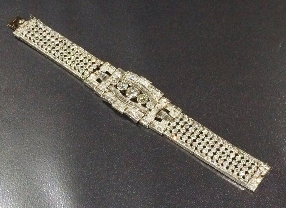 1940s Art Deco Diamond Platinum Bracelet  In Excellent Condition In Sarasota, FL