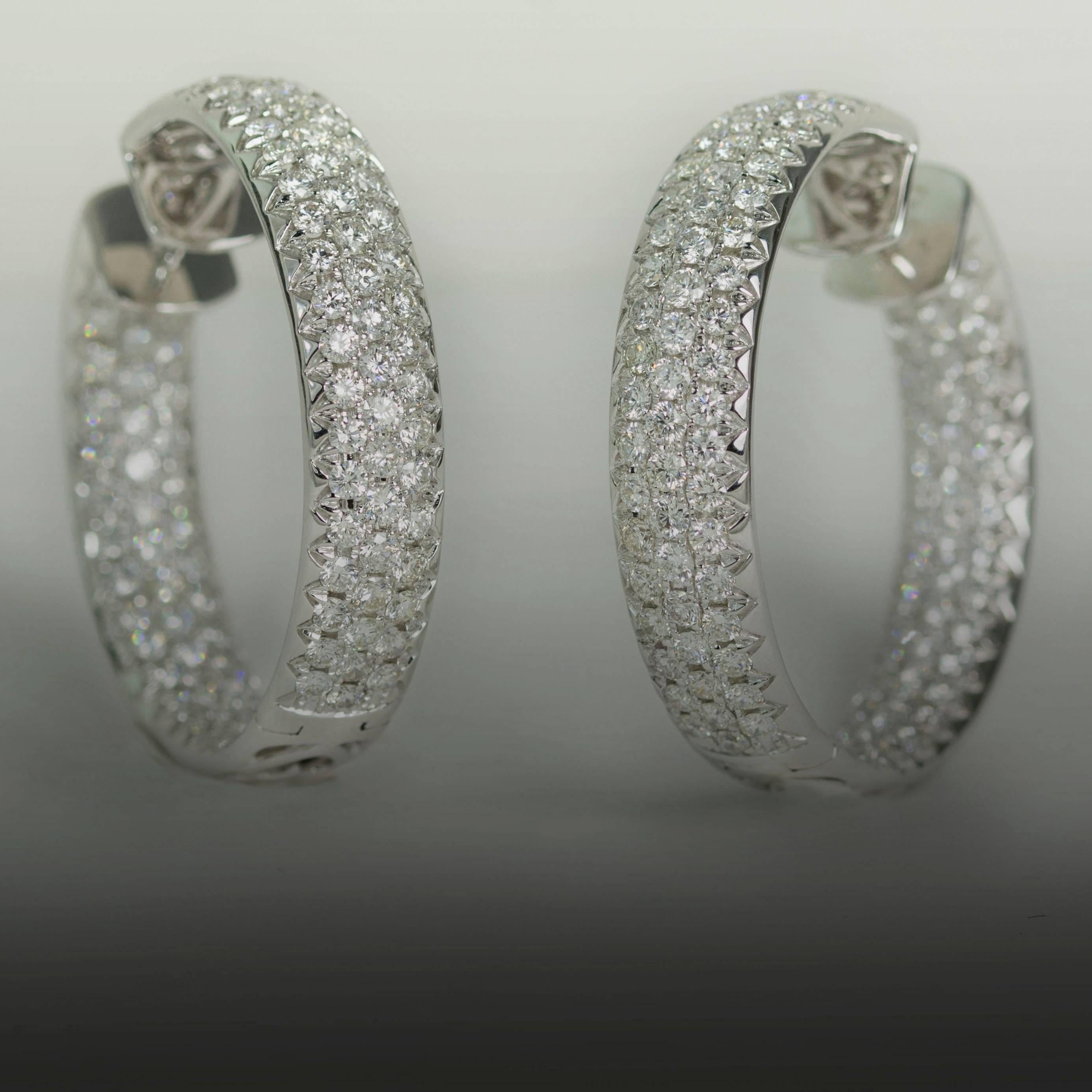 Diamant-Ohrringe aus Gold mit Diamanten (Moderne) im Angebot