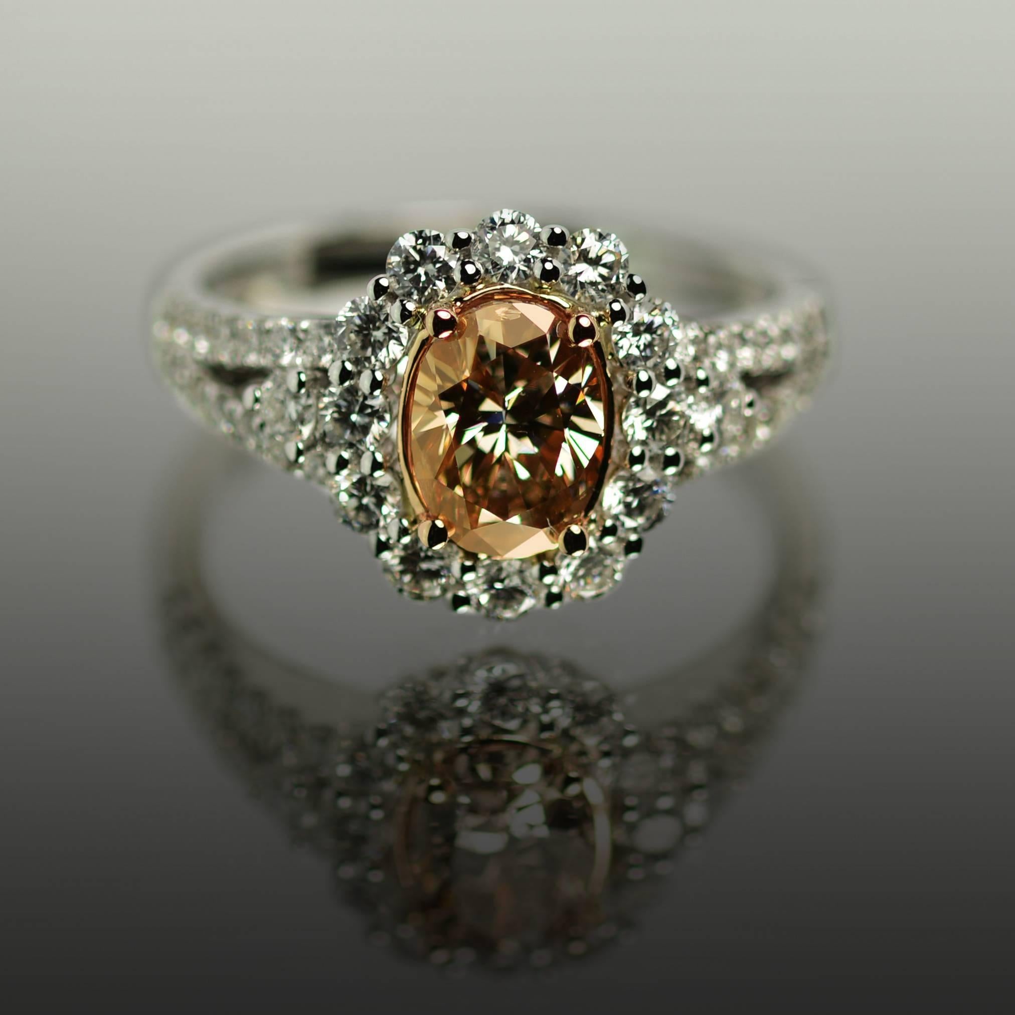 Anello d'oro con diamante di colore fantasia In condizioni ottime in vendita a Sarasota, FL
