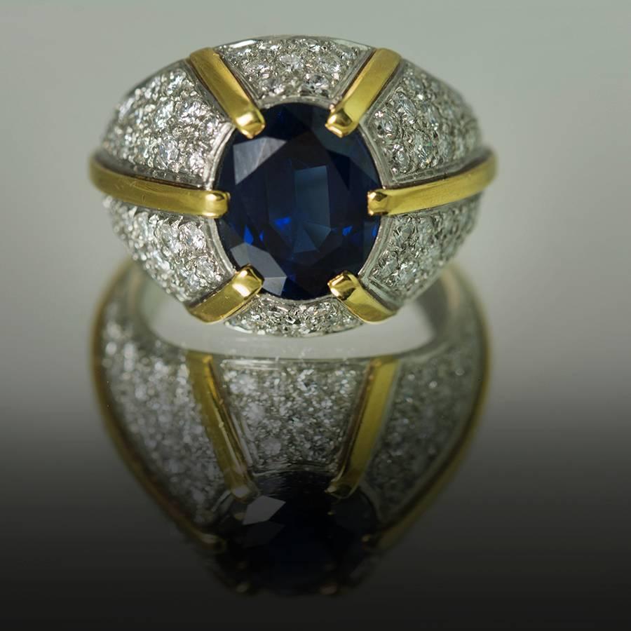 Kuppelring aus Gold und Platin mit blauem blauen Saphir im Zustand „Hervorragend“ im Angebot in Sarasota, FL