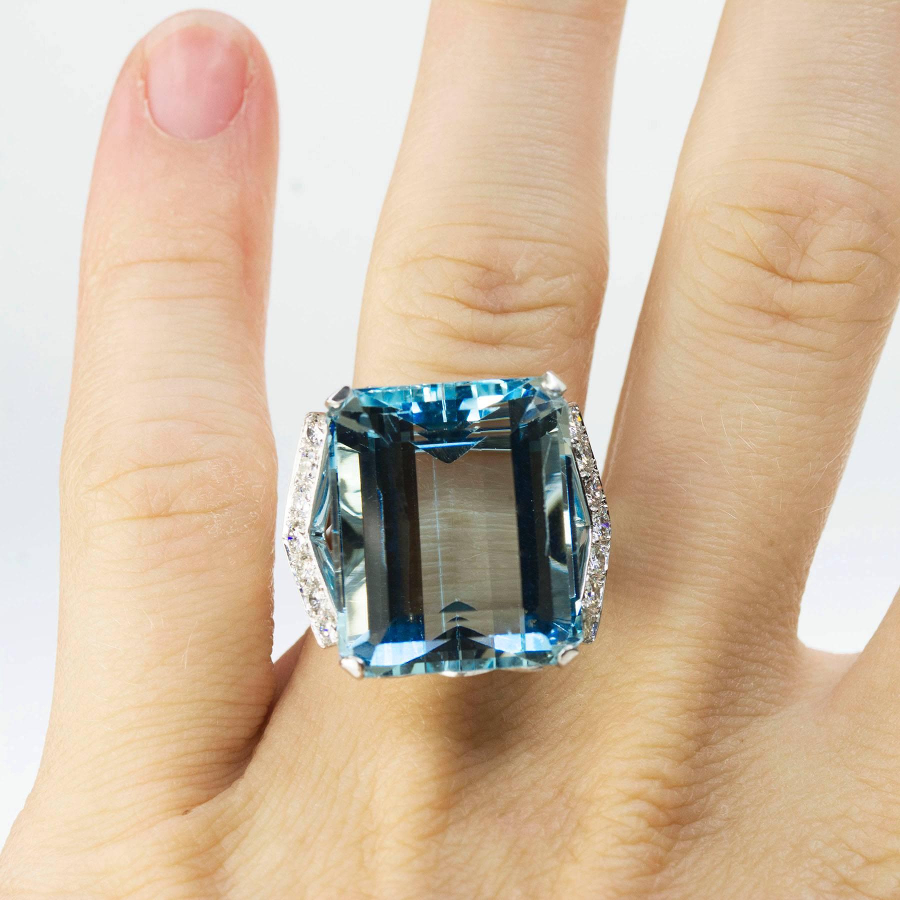 Beautiful 35.24 Carat Aquamarine diamond Platinum Ring  In Excellent Condition In Sarasota, FL