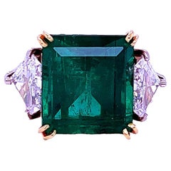 Platinring mit 9,91 Karat Smaragd-Dreieck-Diamant