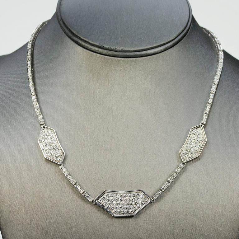 Diamond Gold Medallion Necklace For Sale at 1stdibs