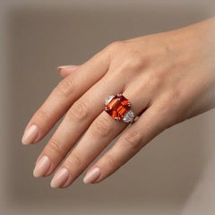 Prächtiger Ring mit einem orangefarbenen Saphir von 16,02 Karat