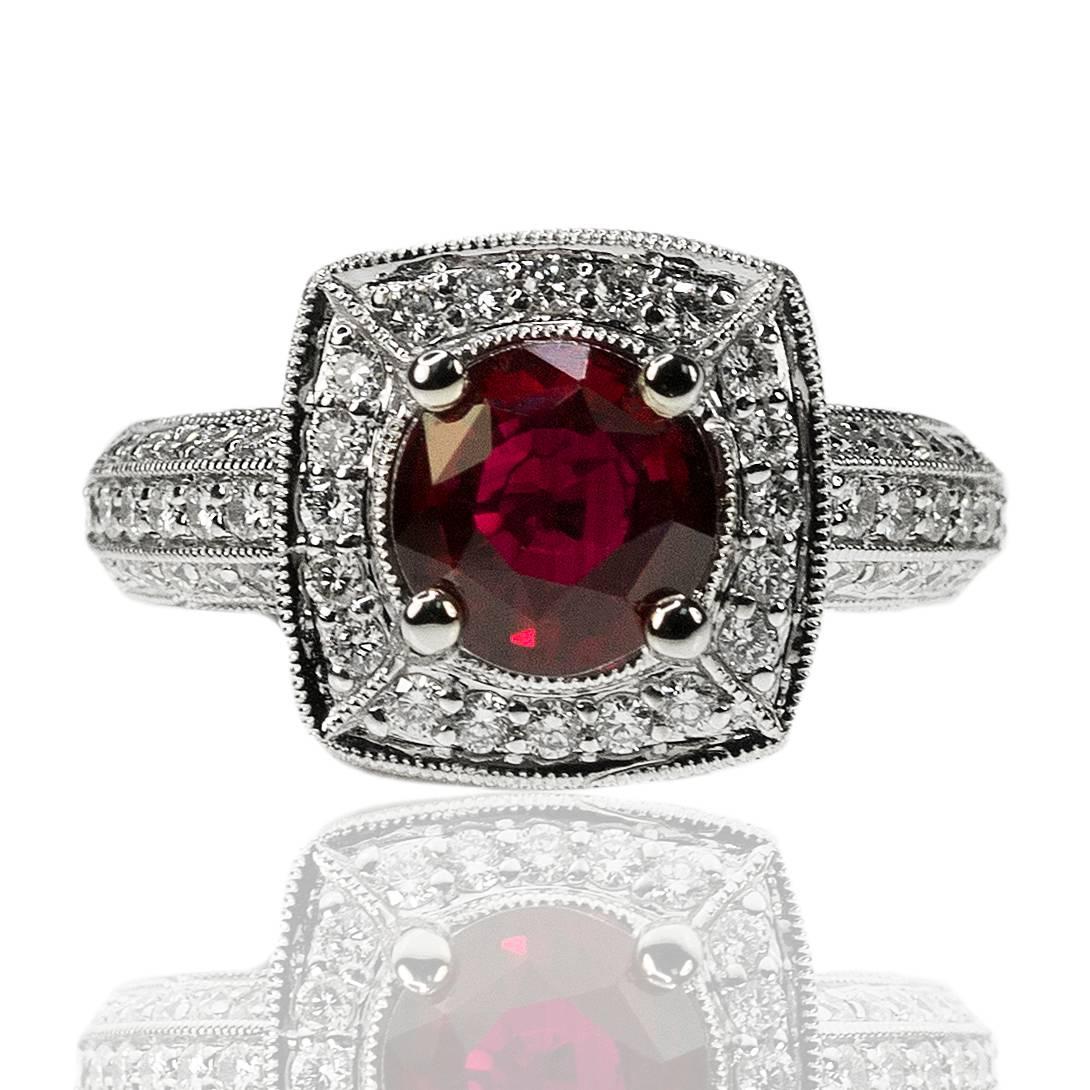 Taille ronde Bague en rubis couleur sang de pigeon, sans chaleur en vente
