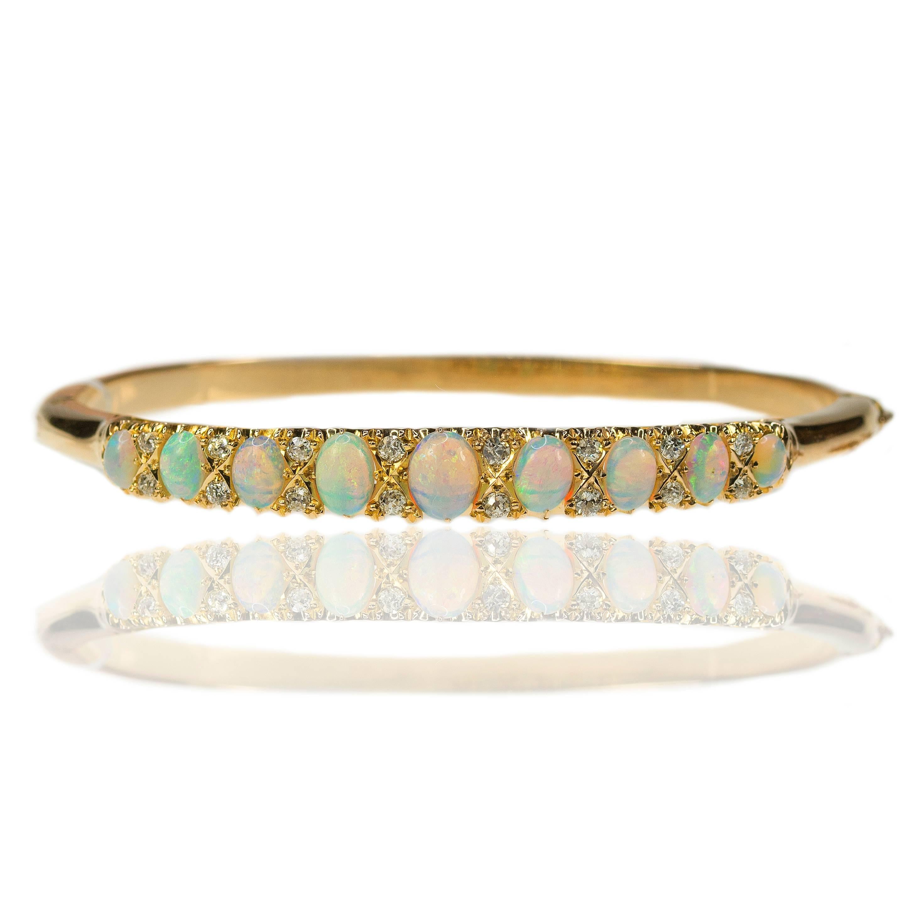 Gold Opal Bangle In Excellent Condition In Sarasota, FL