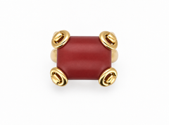 Yellow gold horsebit ring by Gucci set with Rhodonite