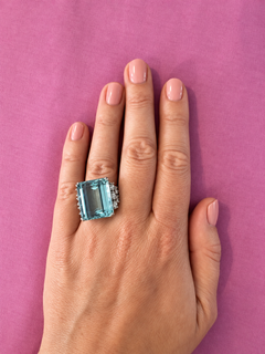 18k white gold 31+ ct. extraordinary aquamarine and diamond cocktail ring