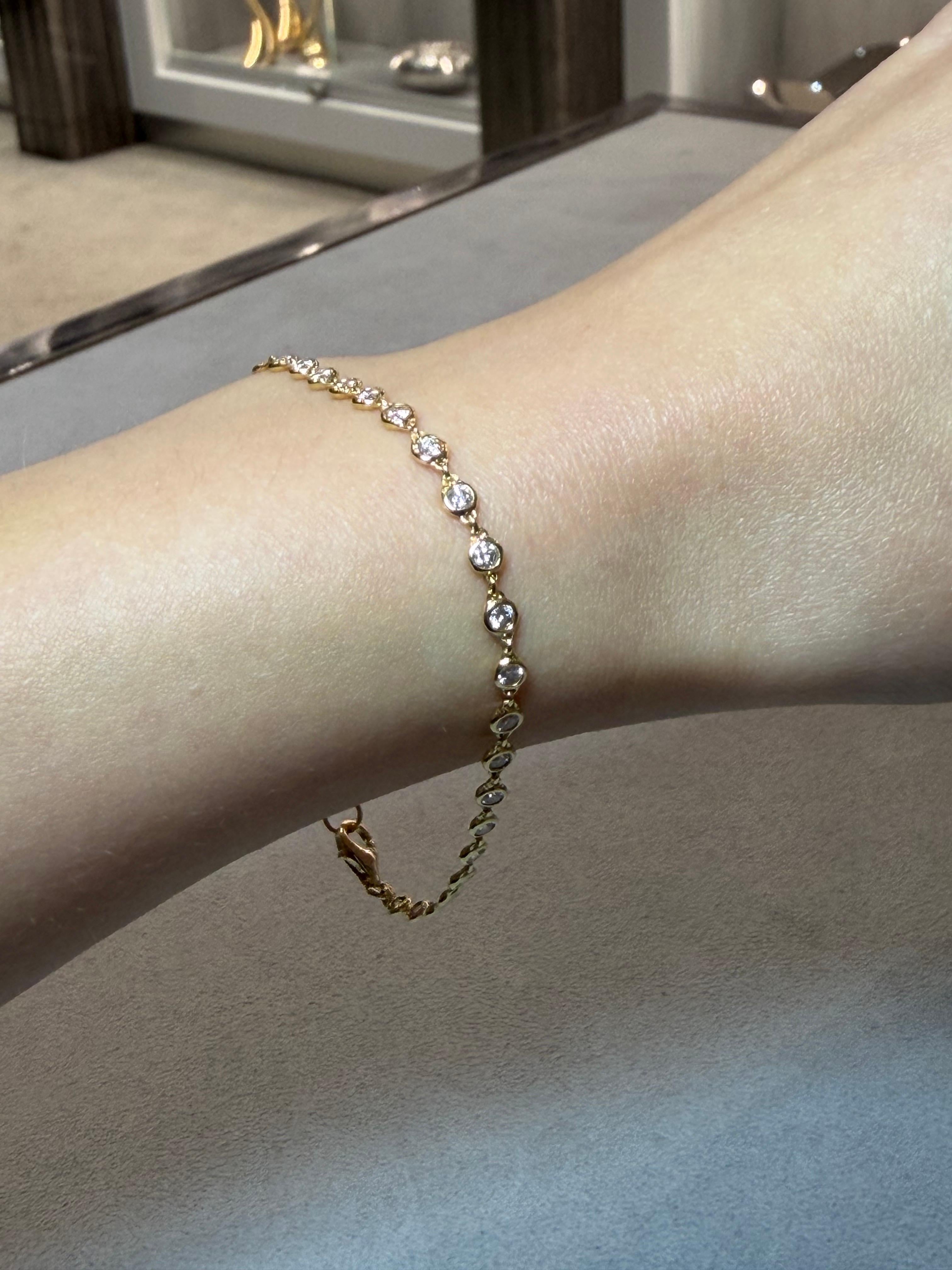 Pulsera de cadena de diamantes naturales blancos de oro amarillo de 18 ct en venta 2