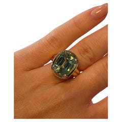 Anello a fascia larga moderno con tormalina verde menta in oro giallo