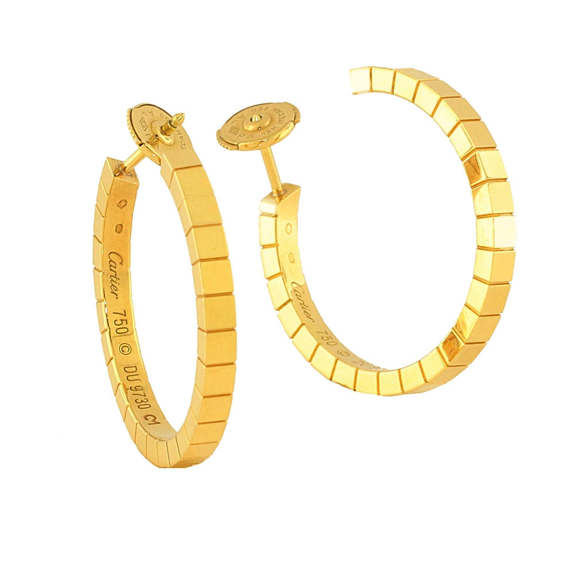 18kt yellow gold Lanieres Hoop Earrings. These earrings are in perfect condition and look as though they have never been worn. Wear them with a fancy dress or your normal day on the town. 

The Earrings have an outer diameter of 30mm. They are 3mm
