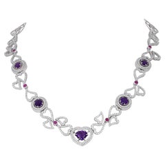 Collier à maillons en forme de cœur ajourés en or blanc, avec améthyste et diamants