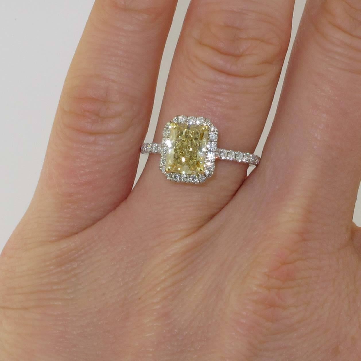 GIA Report 1.67 Carat Fancy Yellow Diamond Ring In Excellent Condition In Beverly Hills, CA