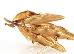 Buccellati Pea Pod 18 Karat Yellow Gold Brooch. 38.6 grams