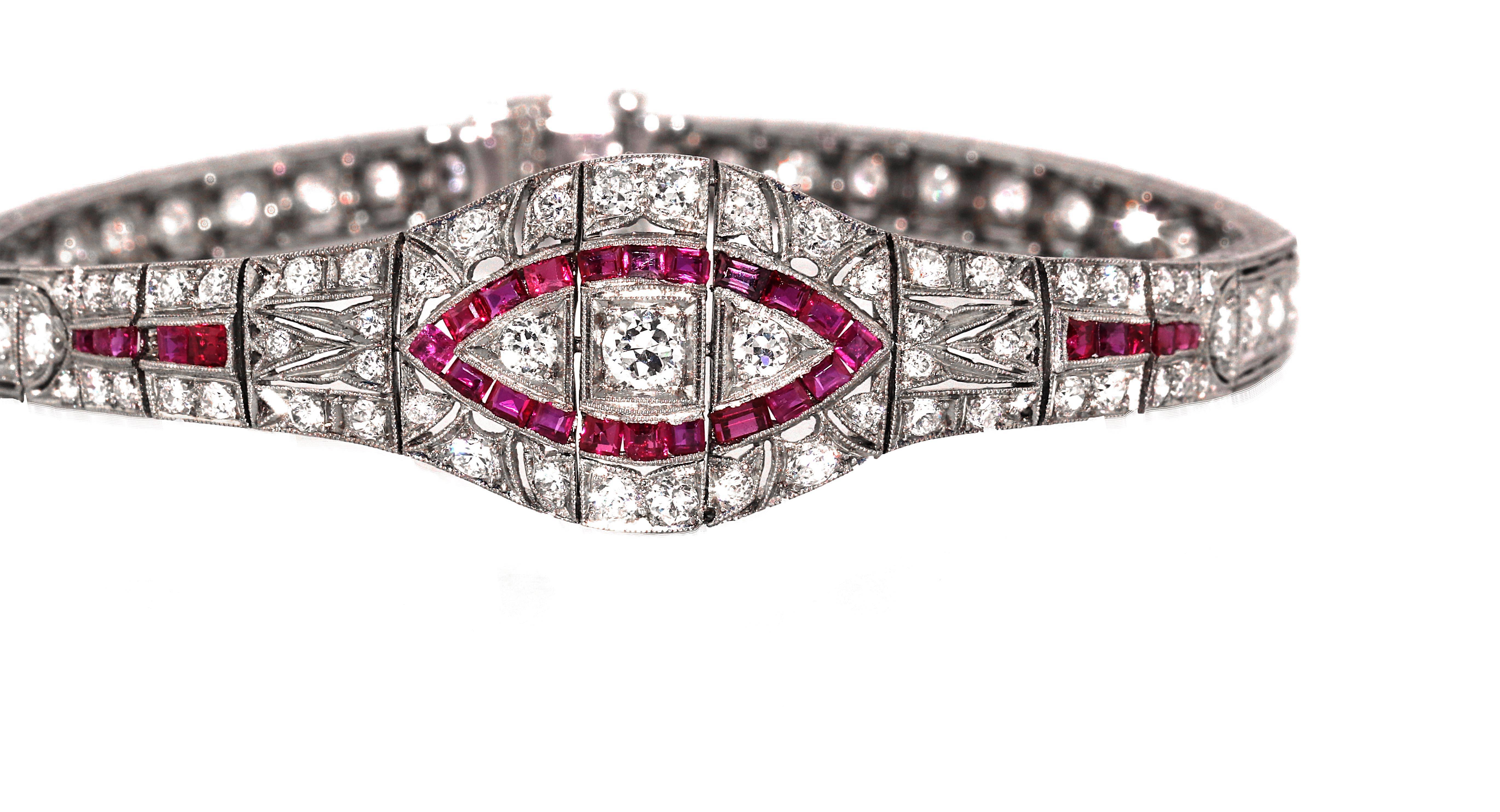 1920s Art Deco Ruby and Diamond bracelet In Excellent Condition In Beverly Hills, CA