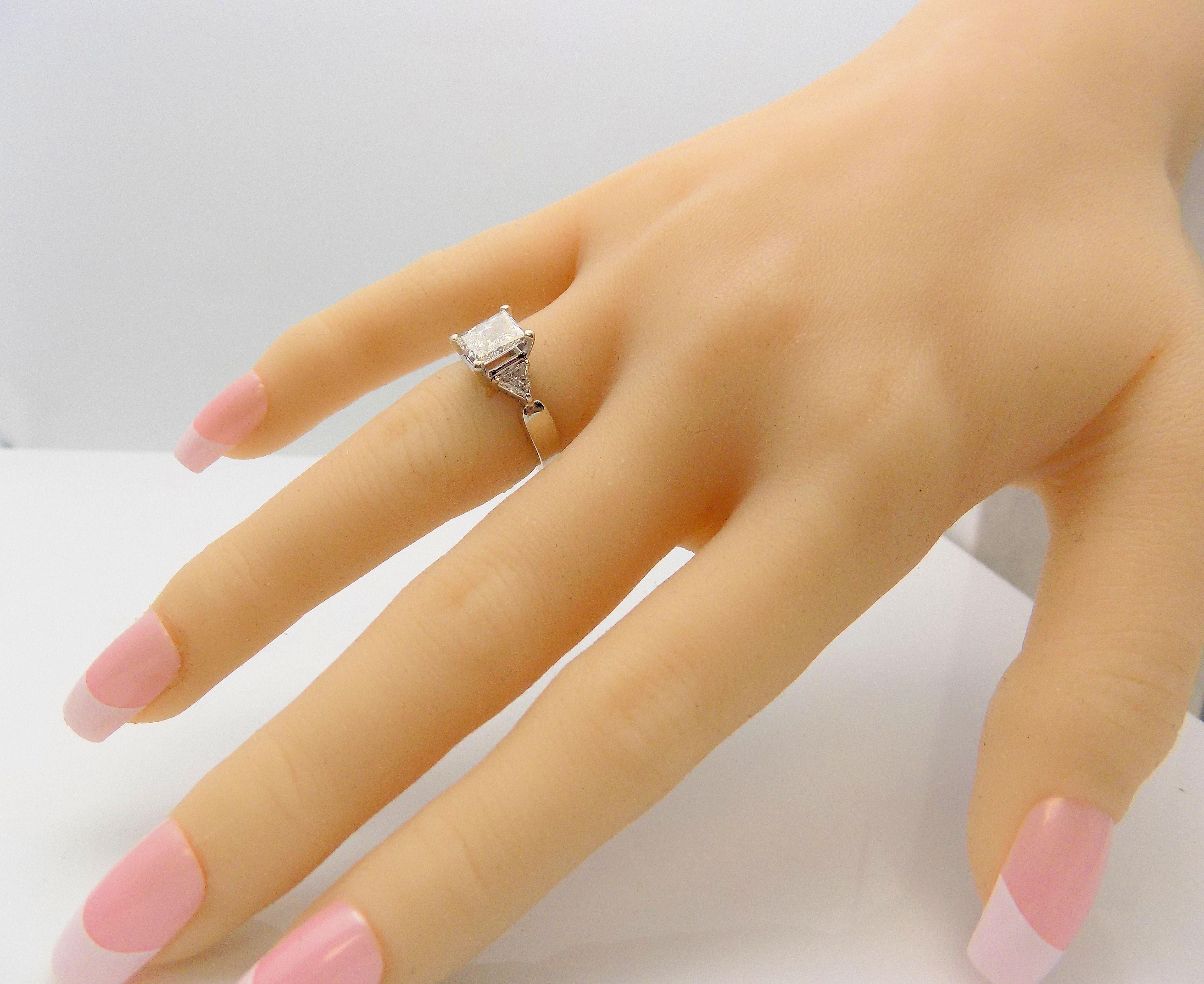 Radiant Cut and Trilliant Cut Diamond Engagement Ring Damen im Angebot