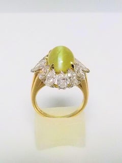 Cat's Eye Chrysoberyl and Diamond Ring in 18 Karat Yellow Gold