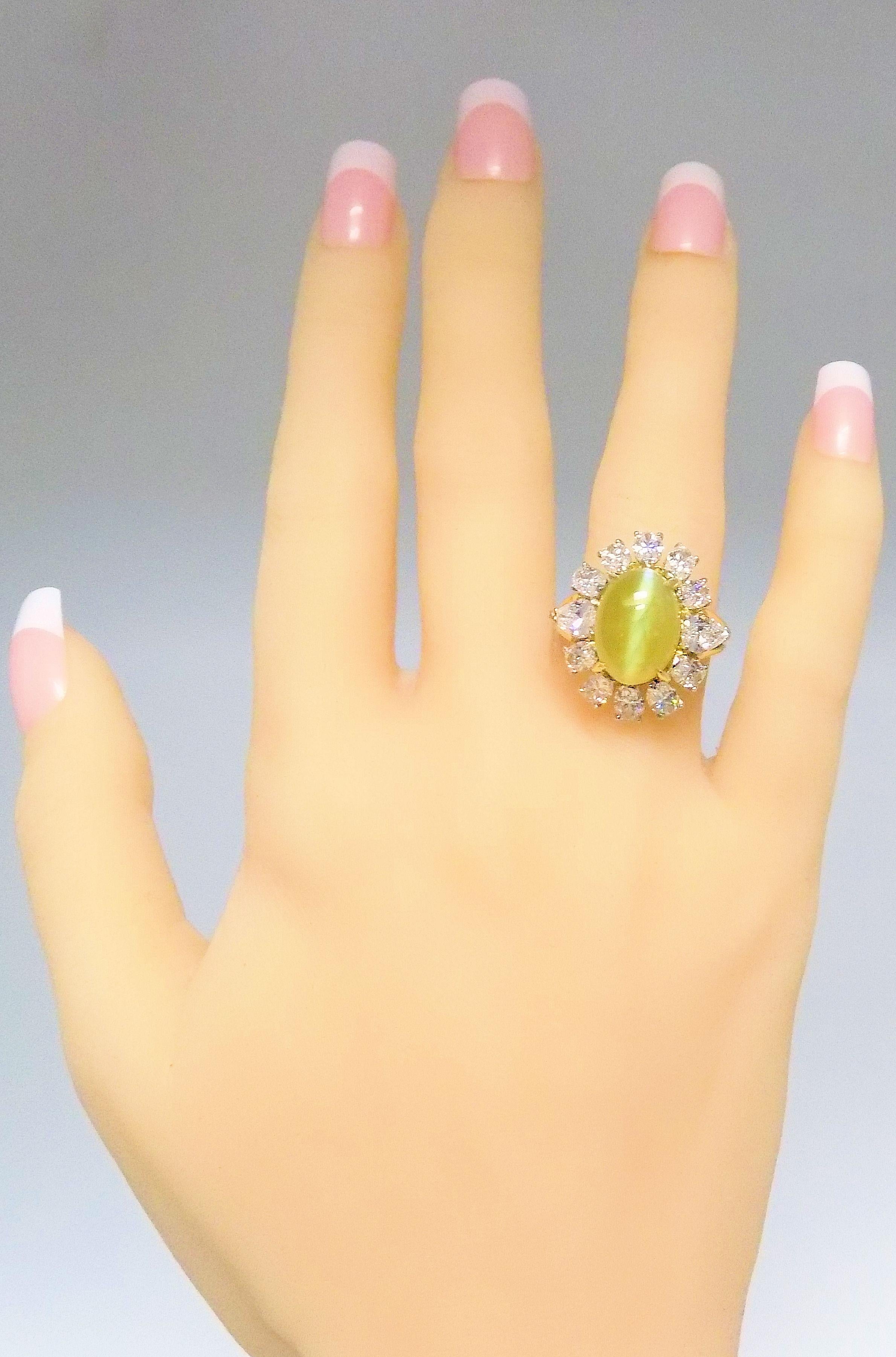 Cat's Eye Chrysoberyl and Diamond Ring in 18 Karat Yellow Gold For Sale 1