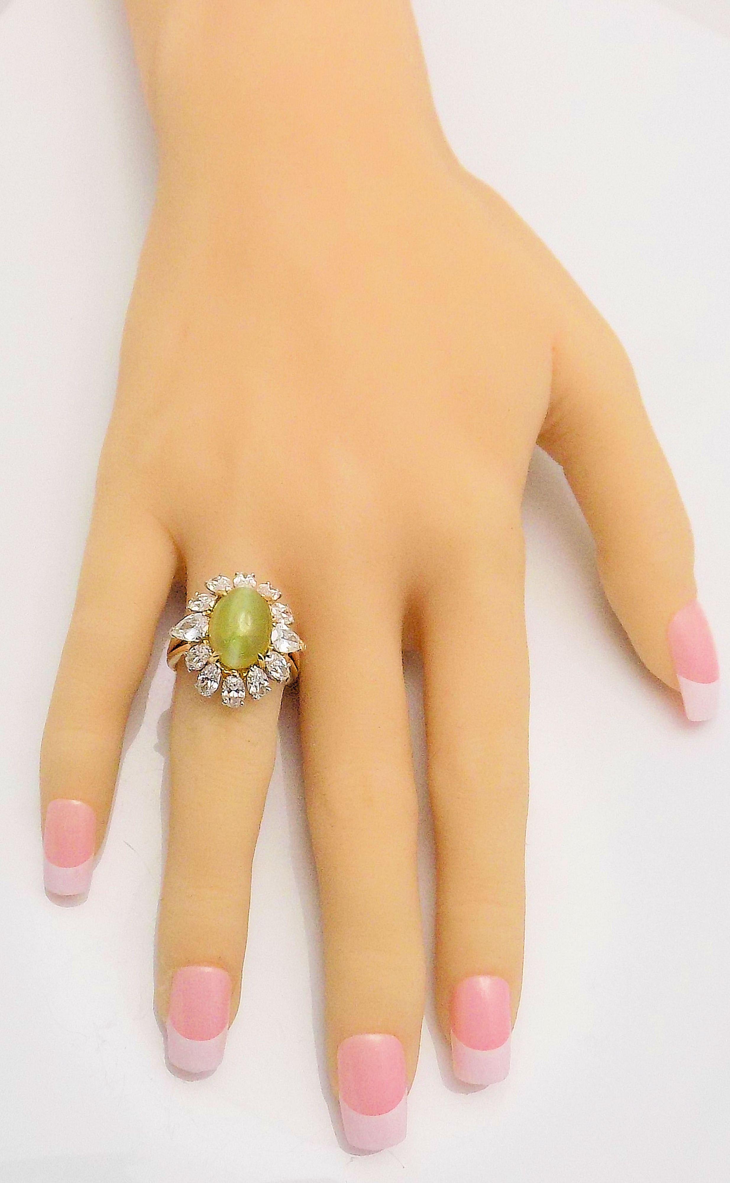 Cat's Eye Chrysoberyl and Diamond Ring in 18 Karat Yellow Gold For Sale 3