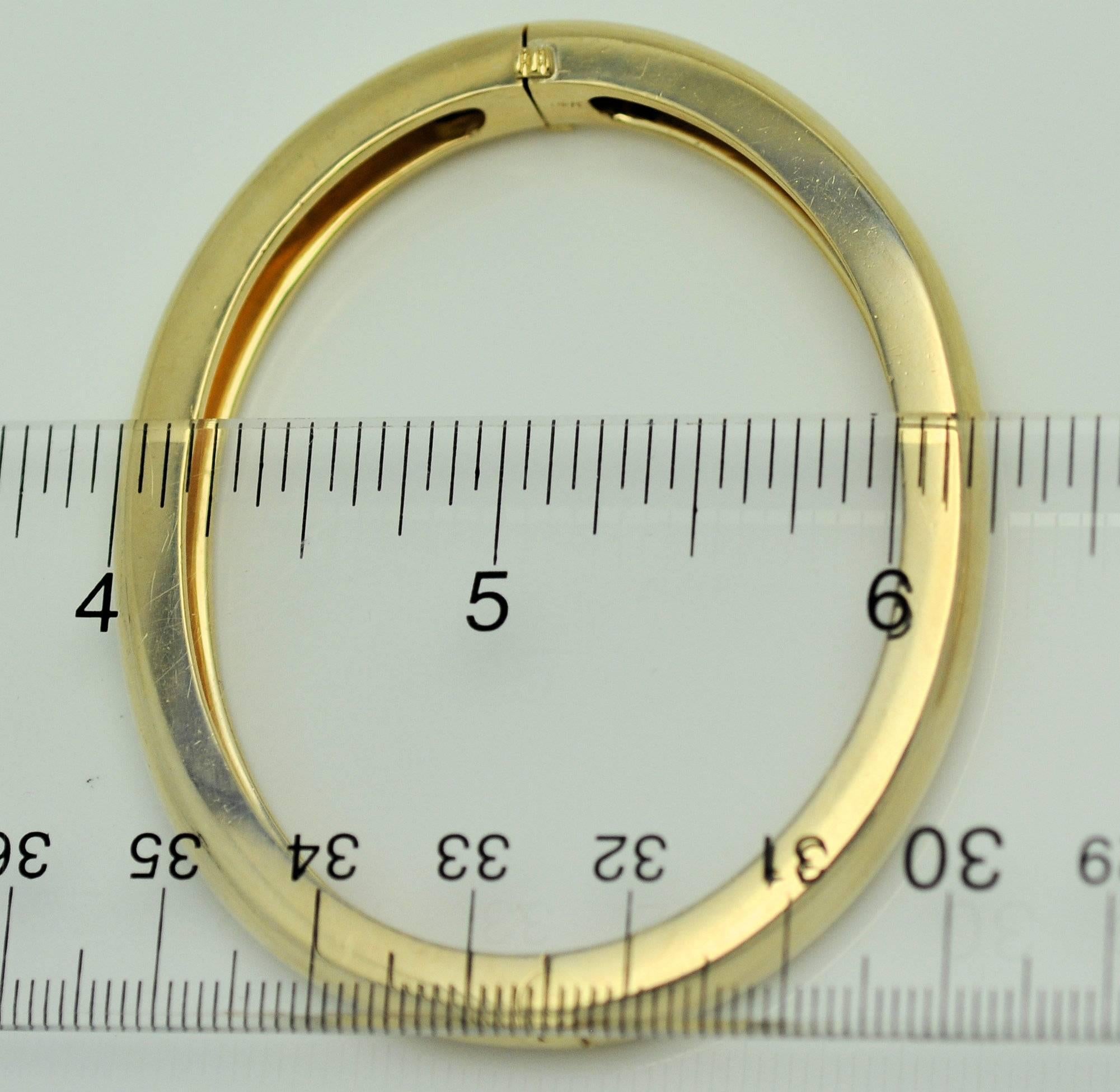 Pair of Classic Yellow Gold Hinged Bangle Bracelets For Sale 2