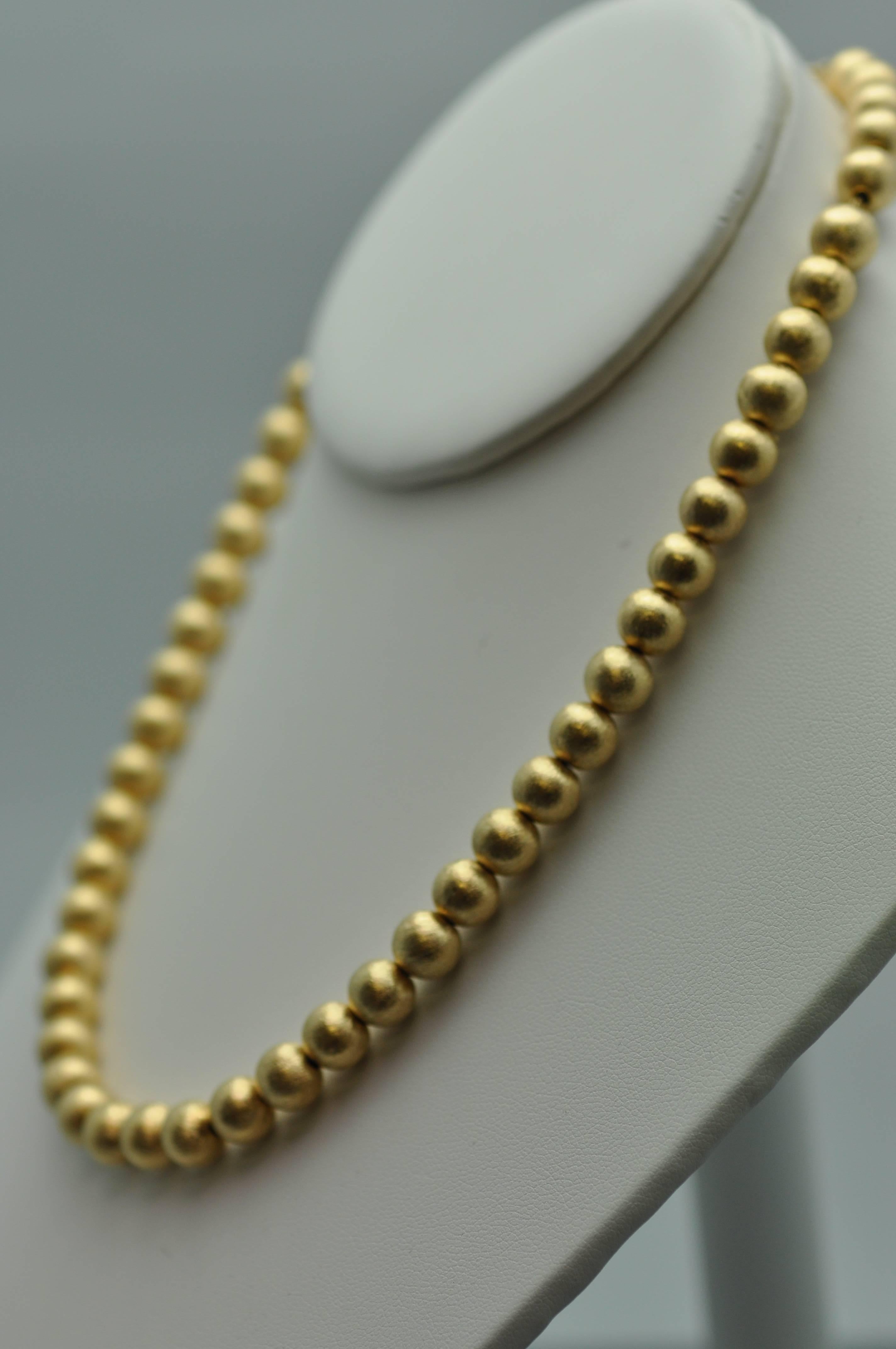 1950s Florentine Finish Gold Bead Necklace In Excellent Condition For Sale In Dallas, TX