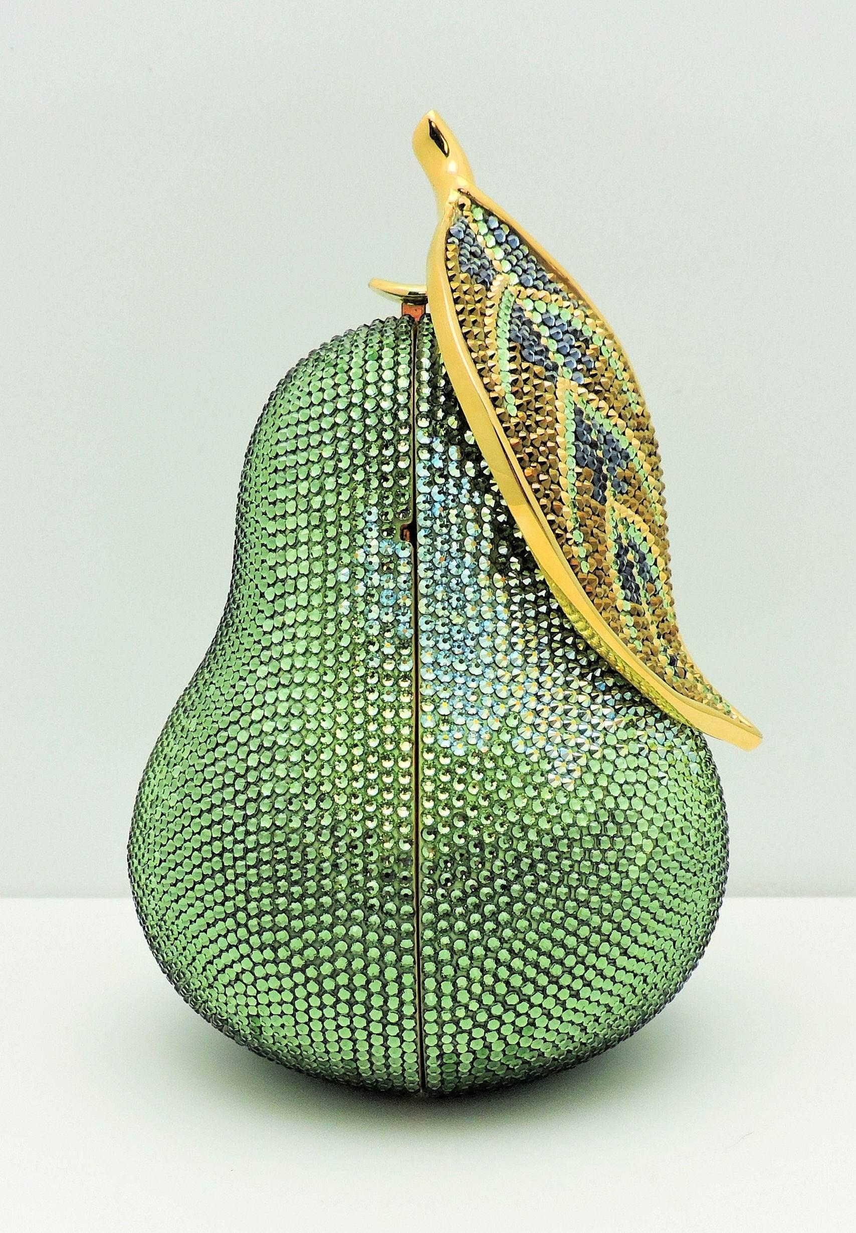 Judith Leiber Forelle Pear Swarovski Crystal Green Jeweled Evening Bag  In New Condition For Sale In Dallas, TX