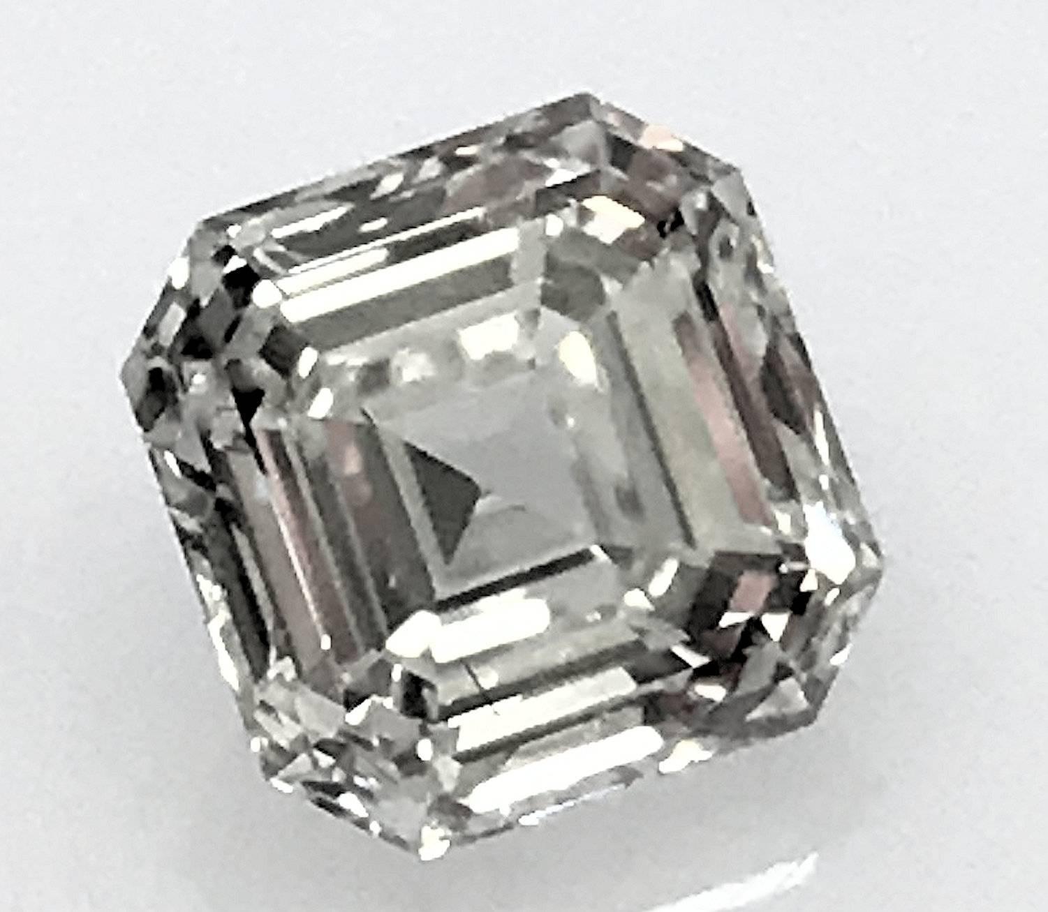 GIA Diamond Report no. 110108276123, measures 5.87 x 5.79 x 3.42 mm. 