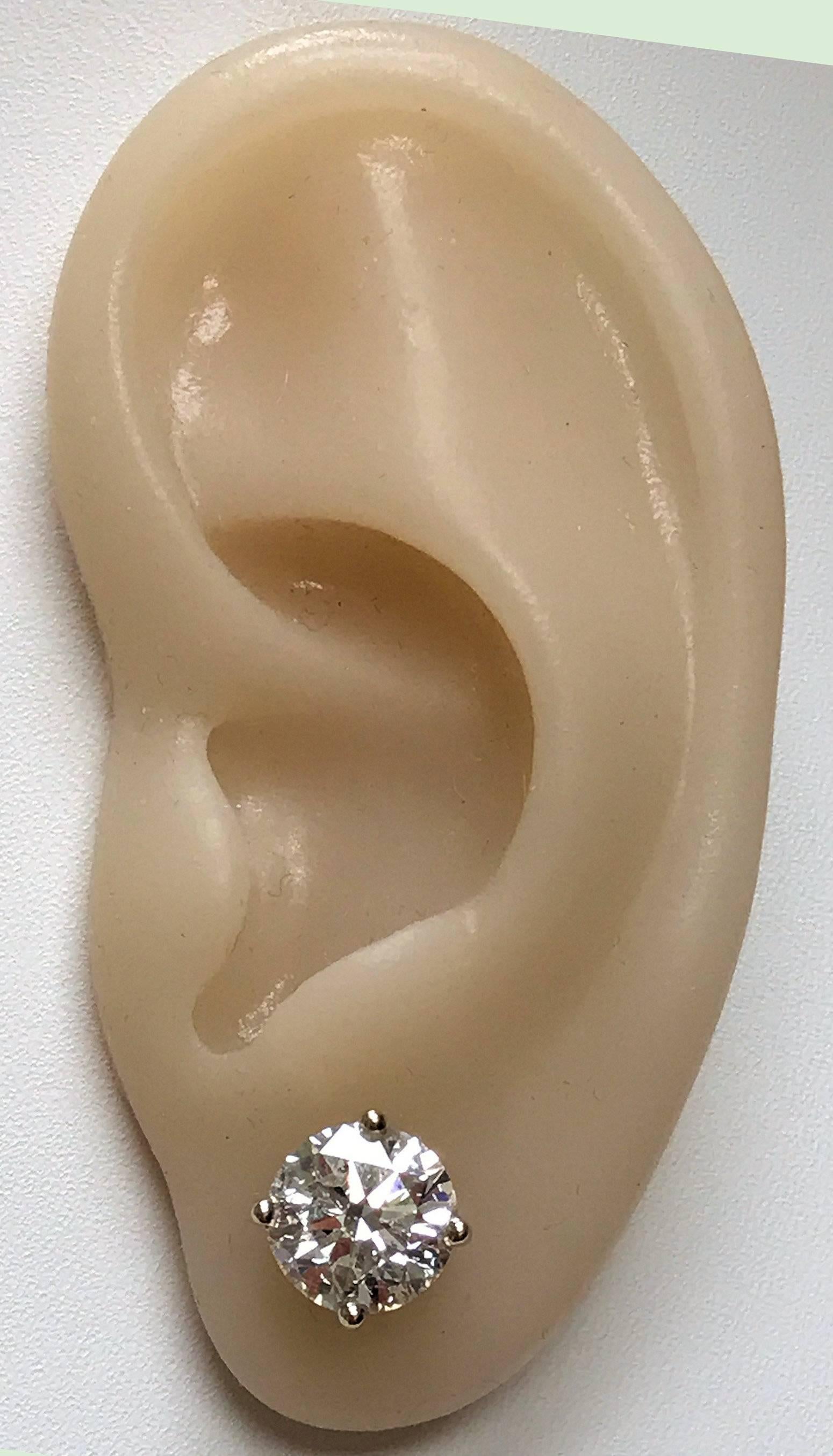 4.60 Carat Total Weight Diamond Ear Studs For Sale 1