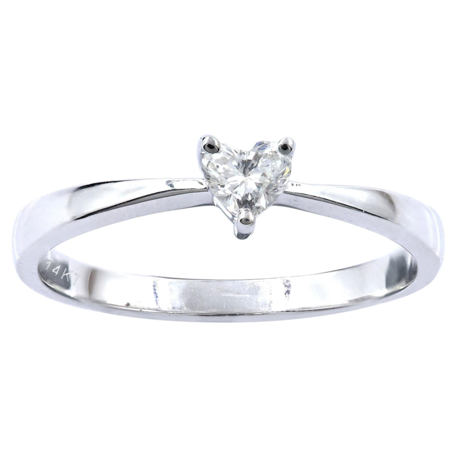 Anillo solitario de diamantes talla corazón de oro blanco de 14 quilates
