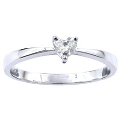 Anillo solitario de diamantes talla corazón de oro blanco de 14 quilates