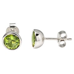 Ohrstecker aus 14-karätigem Weißgold mit rundem Peridot (1,73 Karat)
