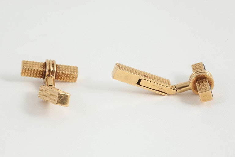 gold and sapphire baton cufflinks In New Condition In London, GB