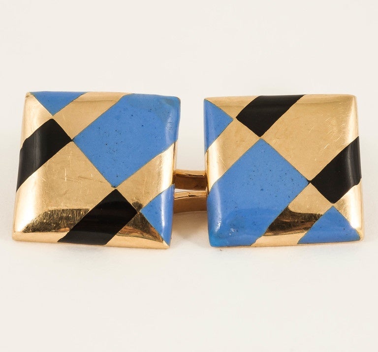 A smart pair of Art Deco 18ct gold cufflinks with black and lilac enamel decoration.French marked,c,1930
