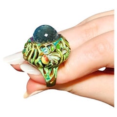 Anello Shimmering Pond in oro giallo 18 carati con topazio svizzero da 33,3 carati e smalto Champlevé