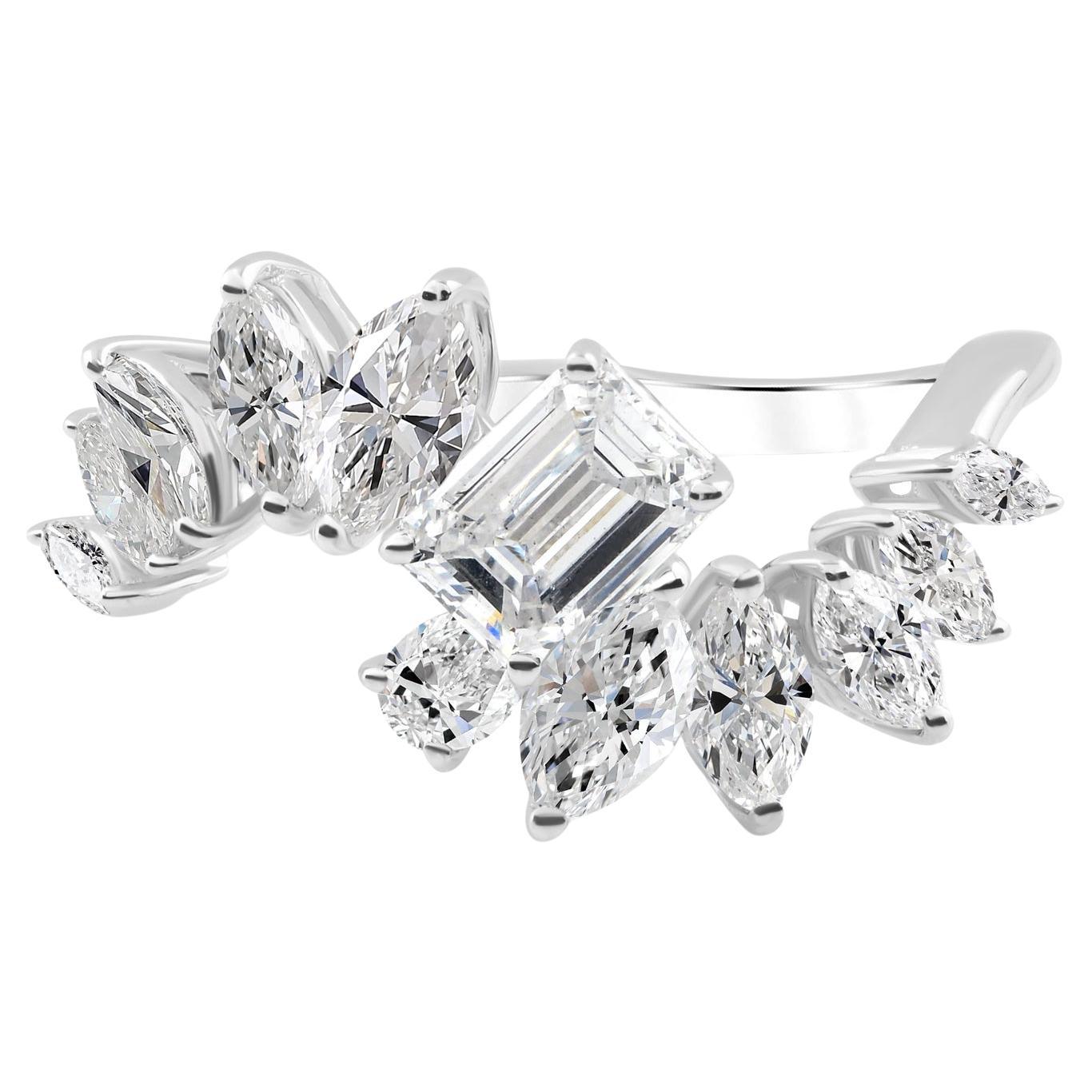 En venta: Anillo llamativo de oro blanco de 18 quilates con un diamante de 1,76 quilates de talla mixta