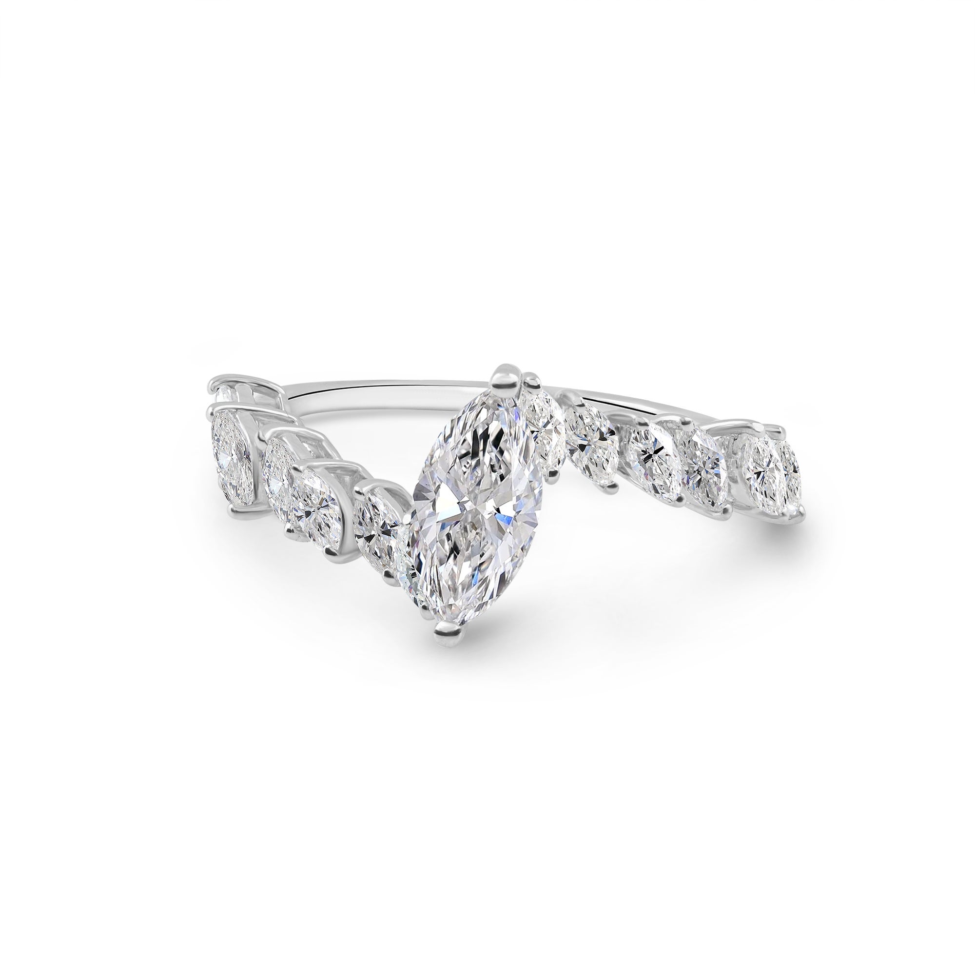 En vente :  Bague ouverte en or blanc 18 carats avec diamant naturel en marquise en forme de chevron de 1,49 carat