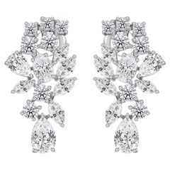 Pendientes con racimo escalonado de diamantes naturales redondos y en forma de pera de 4,22 quilates, en oro blanco de 18 quilates