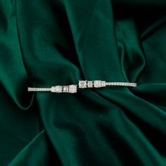 Armreif mit einem natürlichen Diamanten im Kissen- und Smaragdschliff von 2,56 Karat, 18 Karat Weißgold