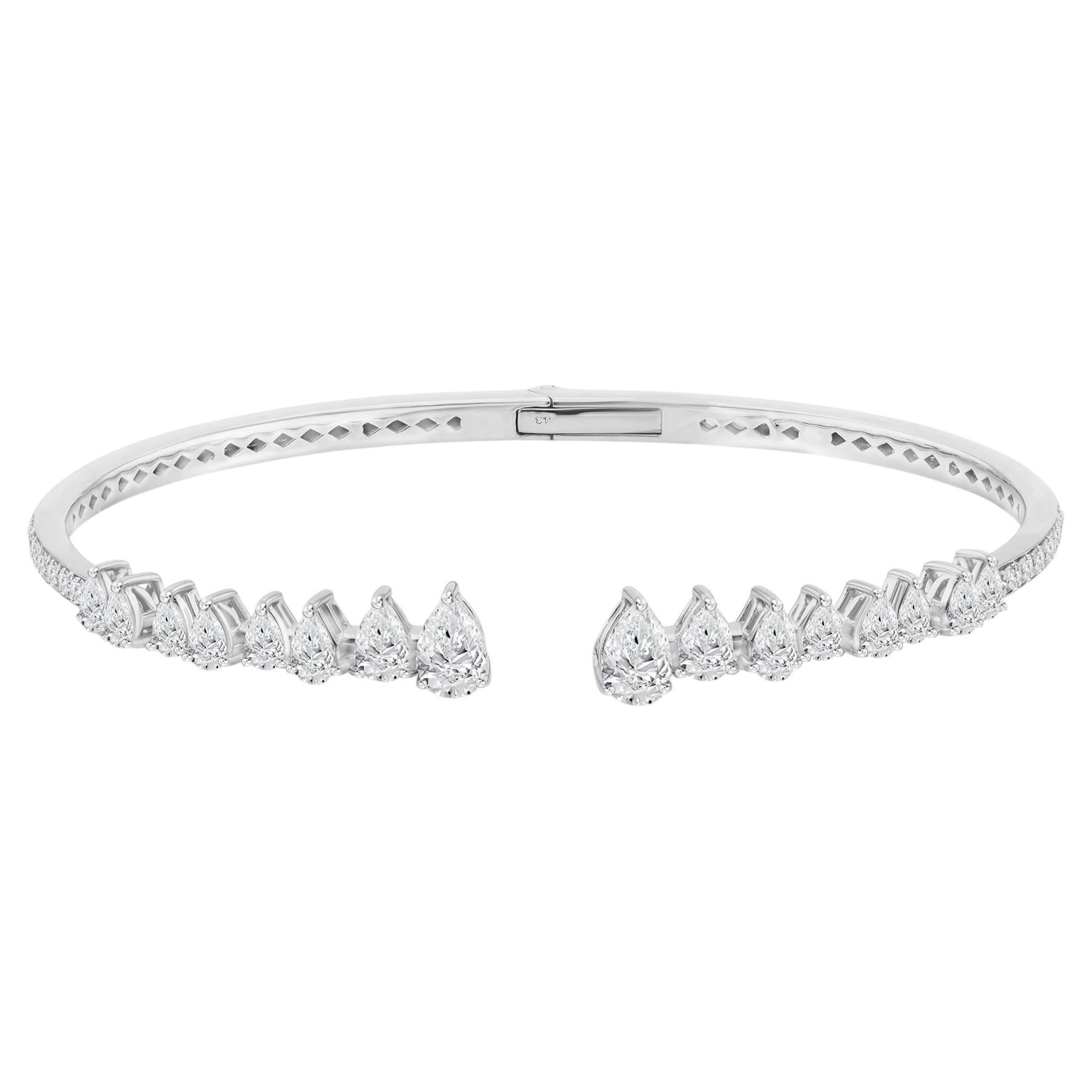 Pulsera de oro blanco de 18 quilates con corona de diamantes naturales de corte pera de 2,68 quilates y cierre abierto en venta