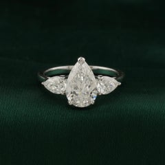 Bague de fiançailles à trois pierres avec un diamant naturel en forme de poire de 2,79 carats, en or blanc 18 carats